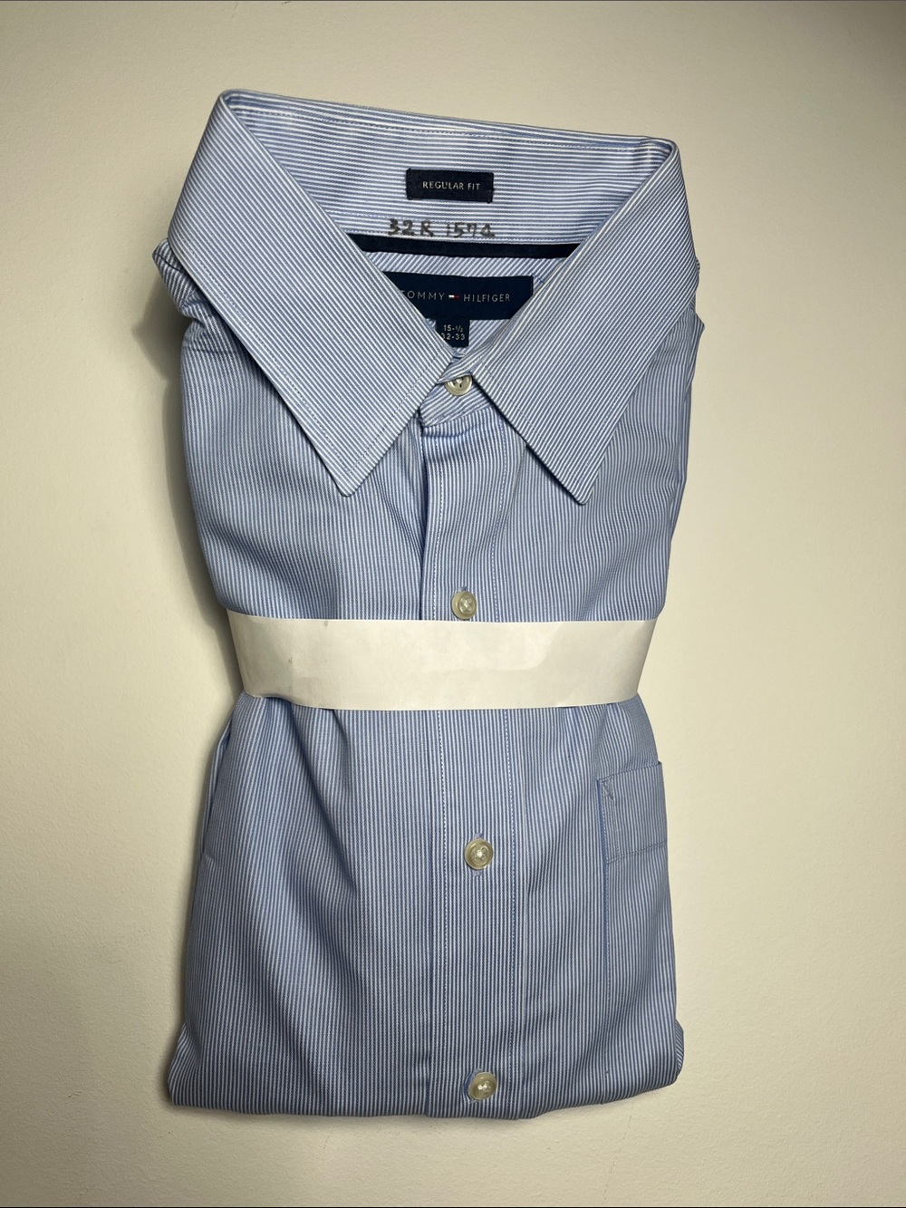 Tommy Hilfiger Mens Light Blue & White Pin Stripe Button-Down Collar Dress Shirt
